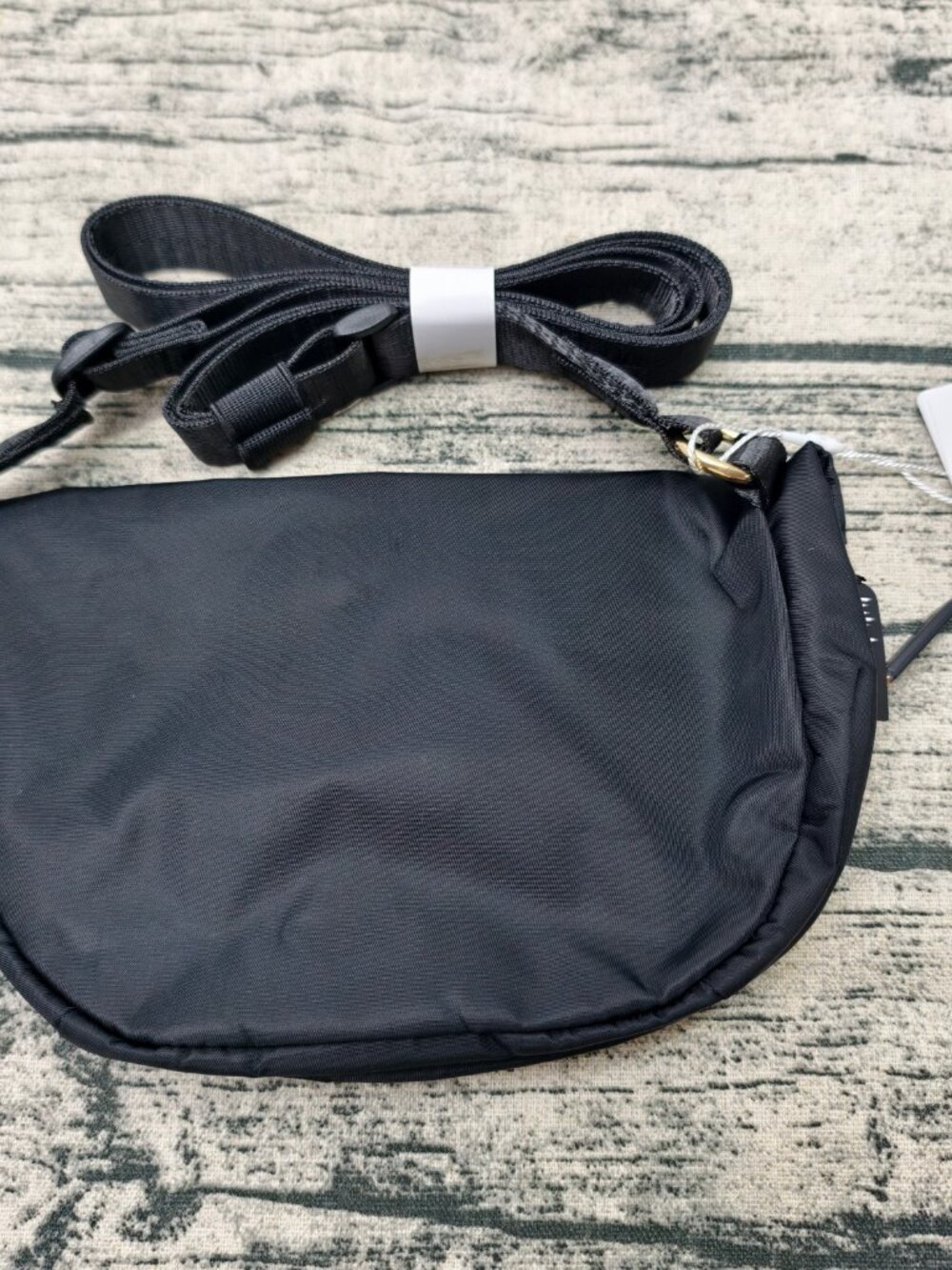 Lululemon - All Night Festival Bag - Micro 2L - Black/Gold - Picture 3 of 6